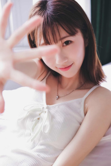 办公桌一边没有脚